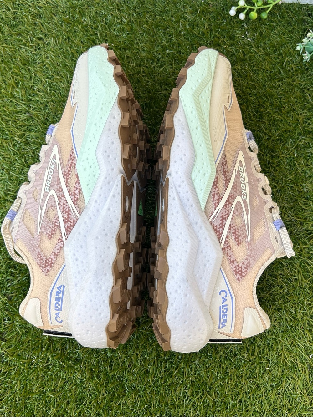 Brooks Caldera 7 Women Trail Shoe Beige Mint Brown COLOR Chateau Grey/White Sz 9 - Picture 12 of 16